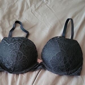 32 C - Victoria's Secret Emerald Green Lace Bra